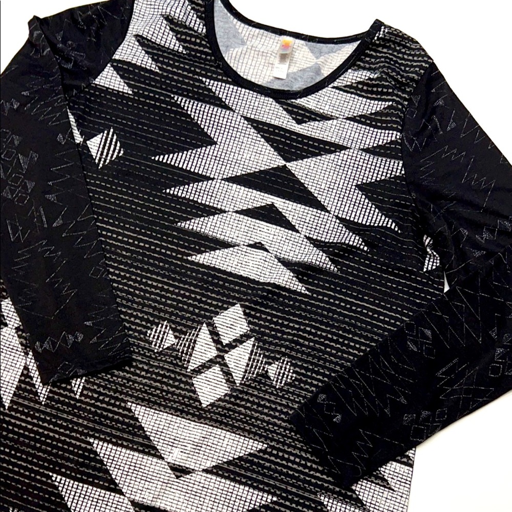 Black and White Longsleeve Angle Patterned Top